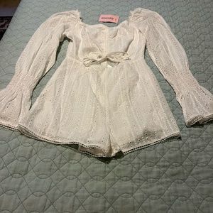 Misguided long sleeve romper, ivory eyelet ruffle Size 4